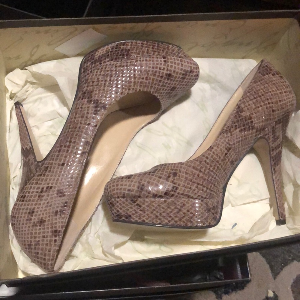 Shoes - Picture 1 of 2